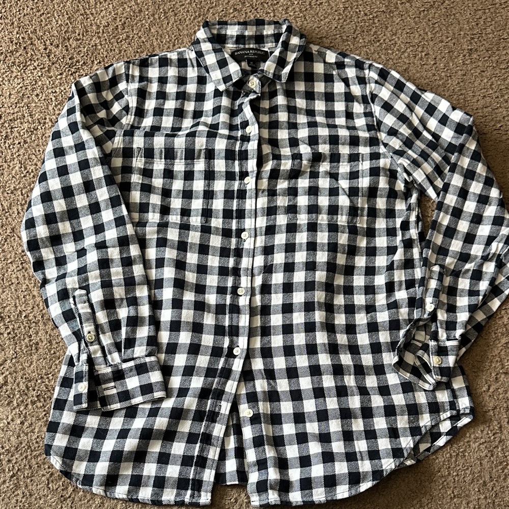 Women’s Banana Republic Black and White Plaid Flannel  Shirt